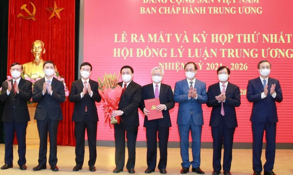 Ra mắt Hội đồng Lý luận Trung ương nhiệm kỳ mới