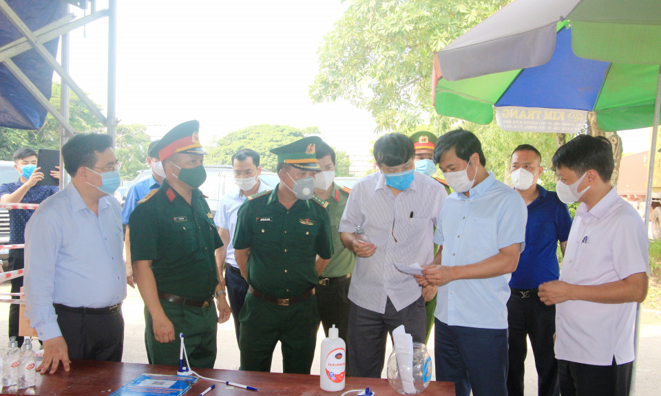 Chủ tịch UBND tỉnh Nguyễn Tường Văn kiểm tra, làm việc tại TP Móng Cái