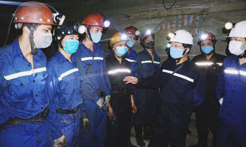  Phó Chủ tịch Thường trực UBND tỉnh Cao Tường Huy kiểm tra hoạt động sản xuất tại Công ty CP than Núi Béo và tiến độ triển khai một số dự án 
