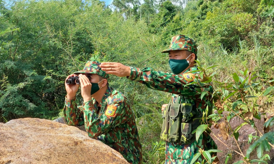 Chiến sĩ quân hàm xanh: Vững vàng nơi tuyến đầu chống dịch
