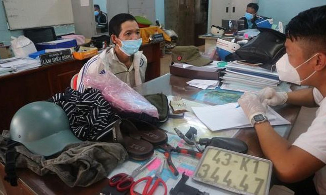 Con nghiện cướp xe máy, đem bán lấy tiền chơi ma tuý