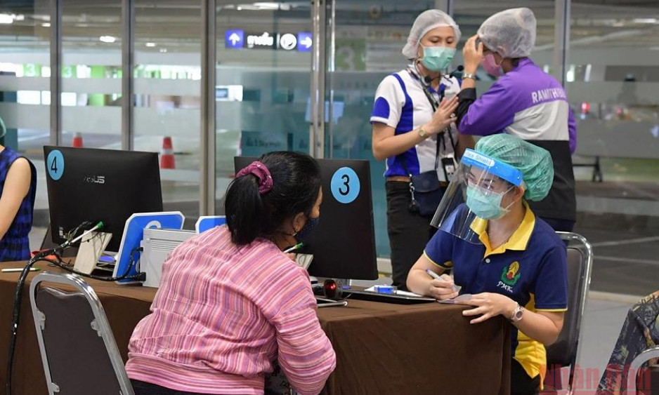 Tử vong do Covid-19 ở Thái Lan: Hơn 64% là người chưa tiêm vaccine, 0,8% là người đã tiêm 2 liều