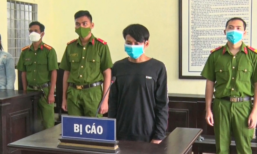 Lĩnh 4 năm 6 tháng tù vì chém 2 bảo vệ chốt phong tỏa