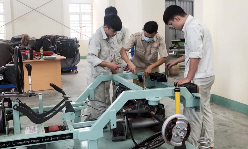 Gắn đào tạo với giải quyết việc làm