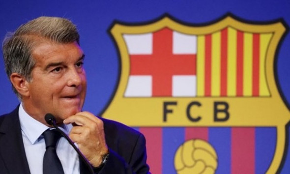 Về lại Barca, sóng gió liên tục ập đến Laporta