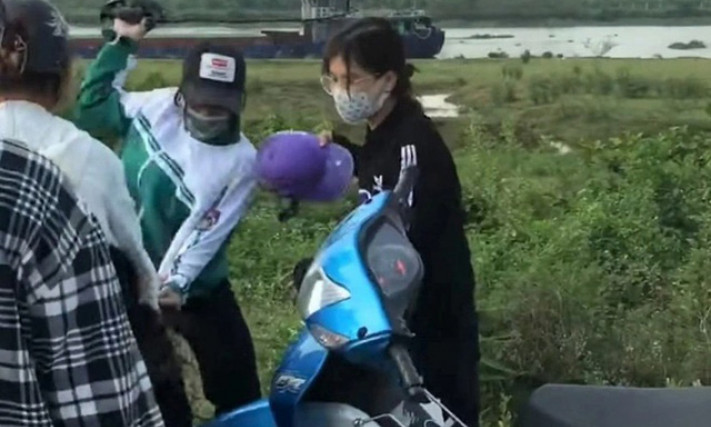 50 nữ sinh mang hung khí "hỗn chiến" trên bờ đê