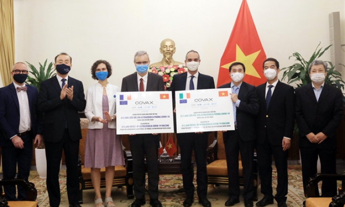 Việt Nam receives 1.5 million COVID-19 vaccine doses donated by Italy, France