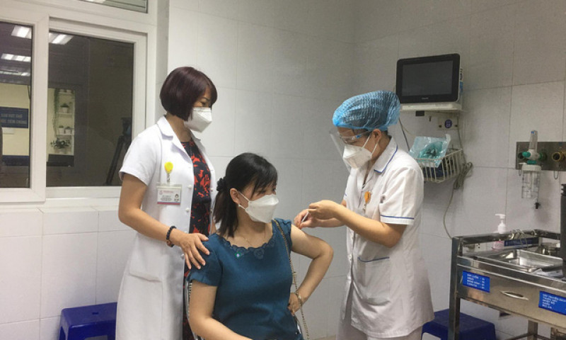 Thai phụ bị sốt sau tiêm vaccine COVID-19 có nên dùng thuốc?