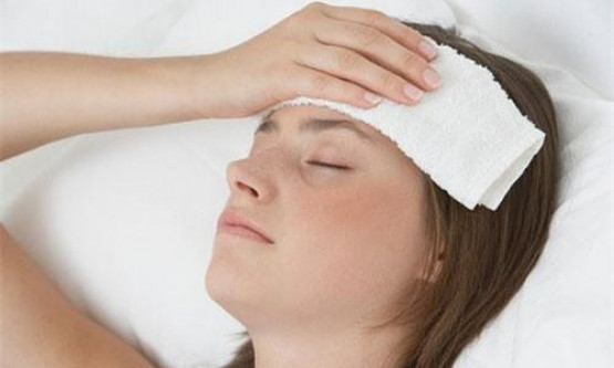 Chườm mát hỗ trợ hạ sốt sau tiêm vaccine COVID-19 nên làm thế nào để hiệu quả?