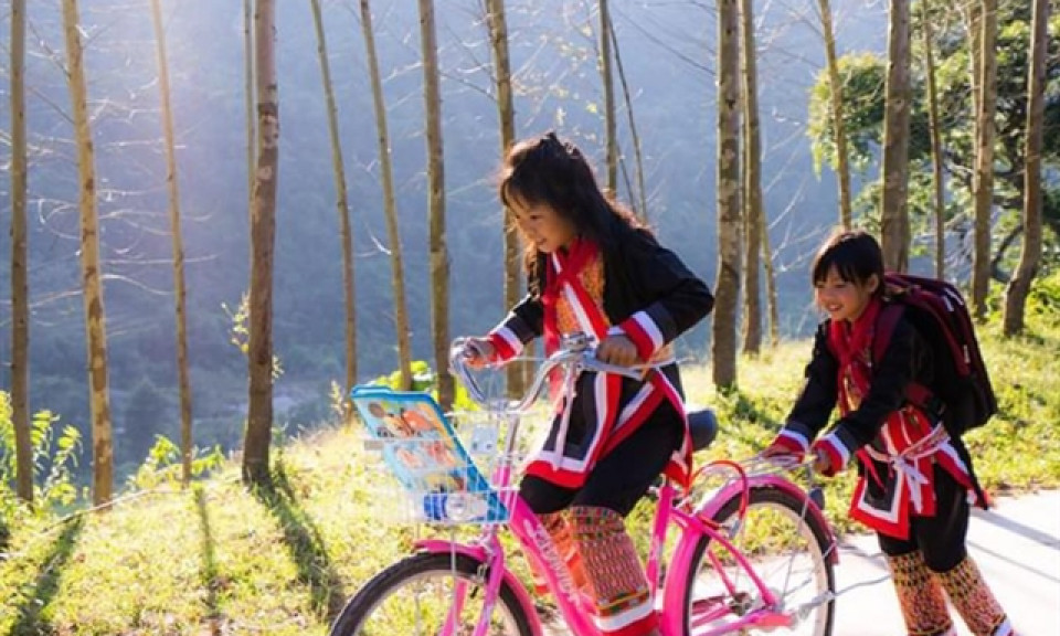 Sông Moóc Village