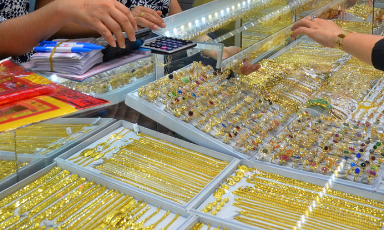 Giá vàng hôm nay 18/9: Nhà đầu tư tranh thủ bán khống