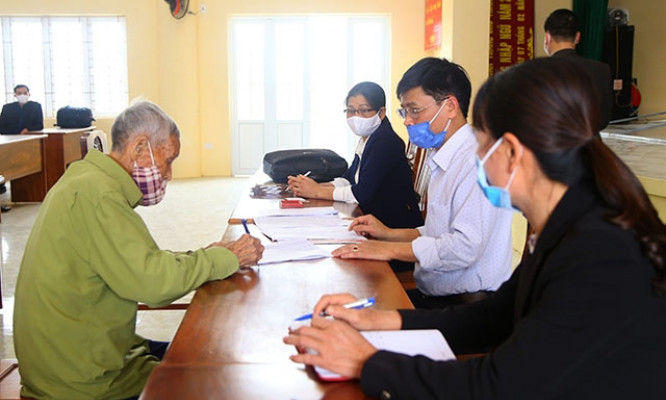 Không có hợp đồng lao động, được hỗ trợ theo diện lao động tự do