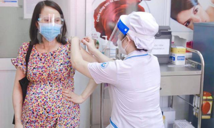  4 điều cần biết cho phụ nữ mang thai tiêm vaccine COVID-19