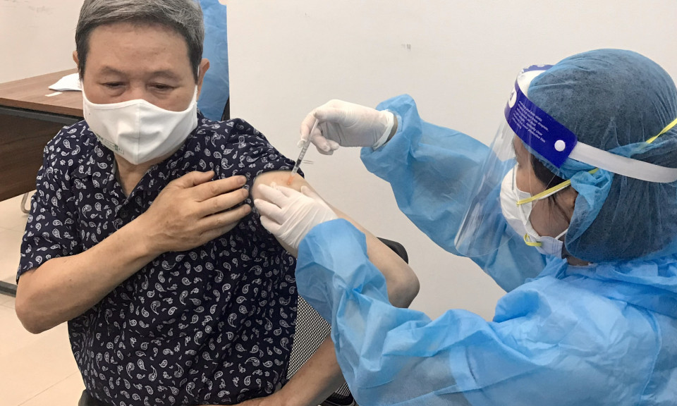 Trưa 18/9: Đã tiêm chủng hơn 33,6 triệu liều vaccine COVID-19; Quảng Bình thêm 49 F0