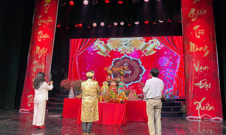 Mùa giỗ tổ sân khấu vắng lặng