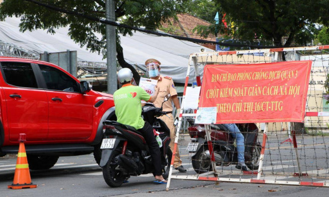TP.HCM phát hiện 135 trường hợp F0 đi ngoài đường