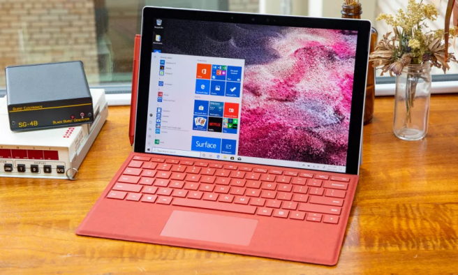 Surface Pro 8 sẽ có màn hình 120Hz và cổng Thunderbolt