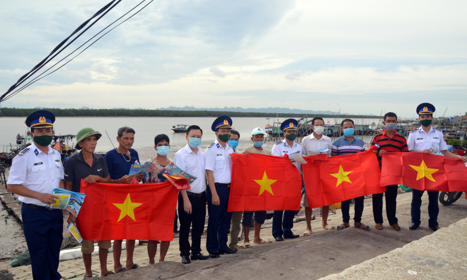 Bộ Tư lệnh Vùng Cảnh sát biển 1 chung tay gỡ “thẻ vàng” EC