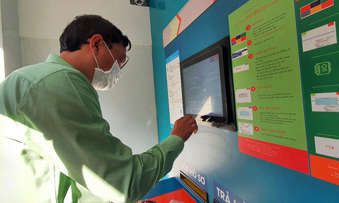 TP HCM bố trí nhân viên có thẻ xanh Covid làm việc tại trụ sở