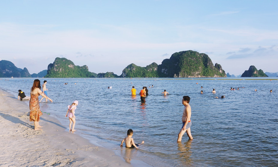 TP Hạ Long mở lại một số hoạt động dịch vụ trong tình hình mới