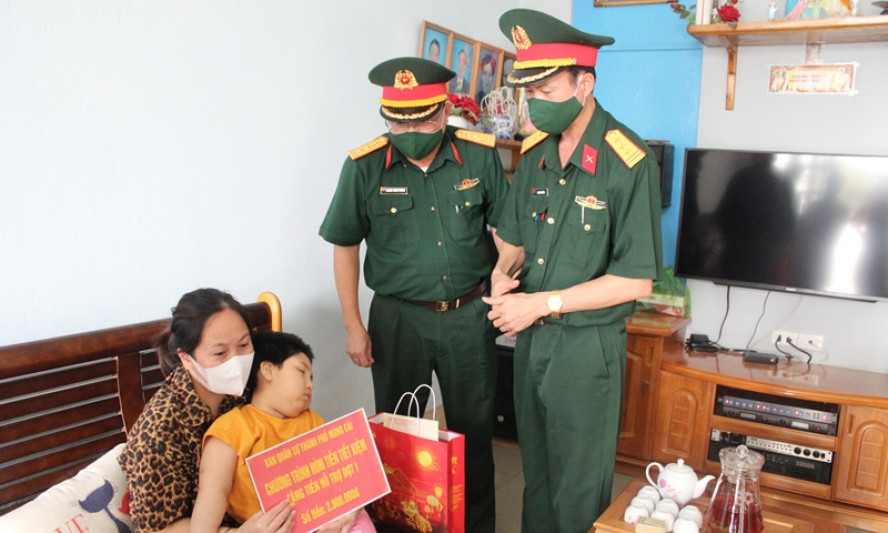 Ban Chỉ huy Quân sự TP Móng Cái: Đỡ đầu 3 trẻ em có hoàn cảnh khó khăn
