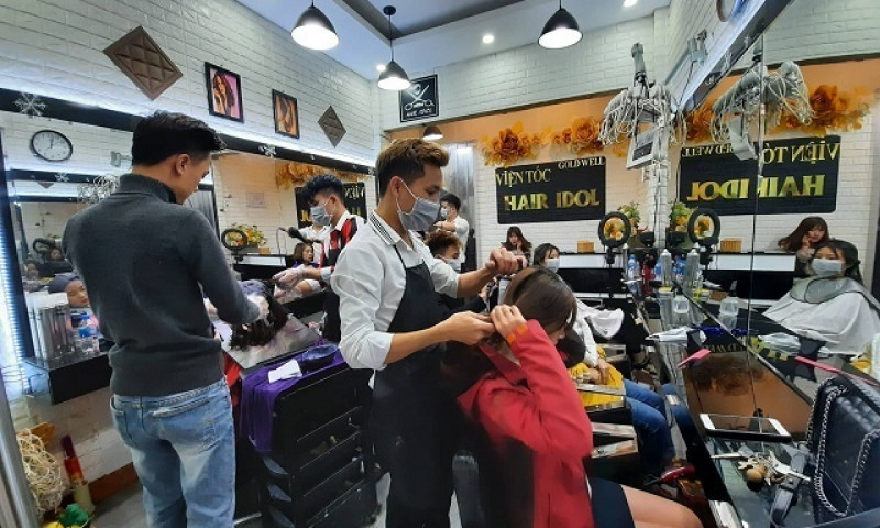 Nhân viên cắt, uốn tóc thuộc đối tượng được hỗ trợ