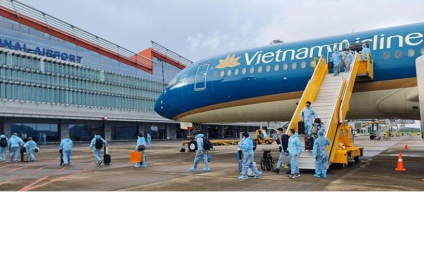 Van Don airport welcomes over 300 passengers from France with “vaccine passport”