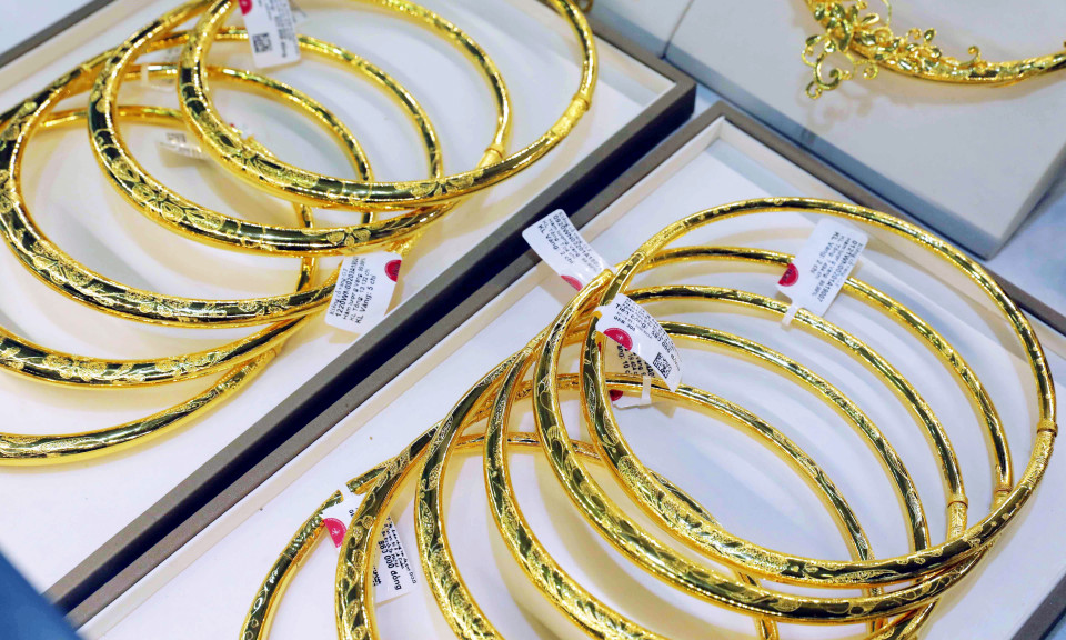 Giá vàng sáng 24/9 giảm 300.000 đồng/lượng