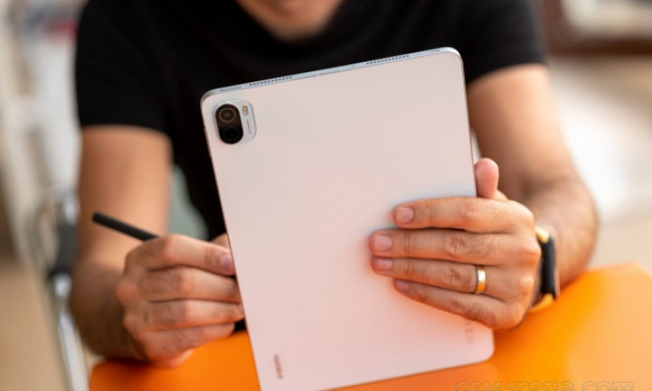 'Vua máy tính bảng Android' cháy hàng chỉ sau 10 phút mở bán khiến Apple 'lo sốt vó'