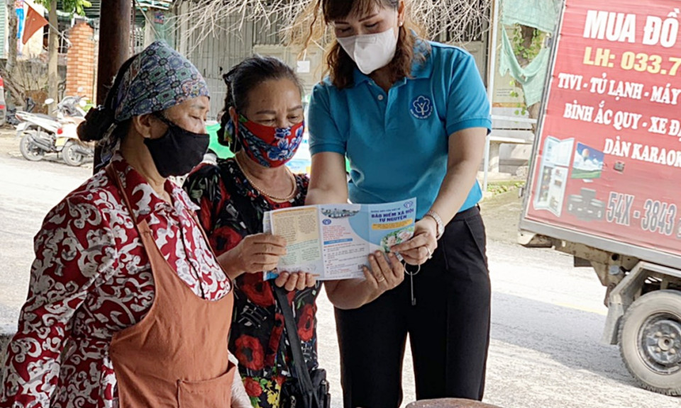 Ra quân tuyên truyền, vận động người dân tham gia BHXH, BHYT