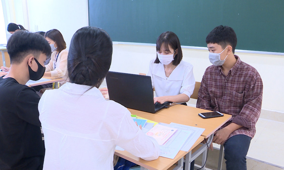 Đại học Hạ Long: Đón tân sinh viên nhập học đợt 1 