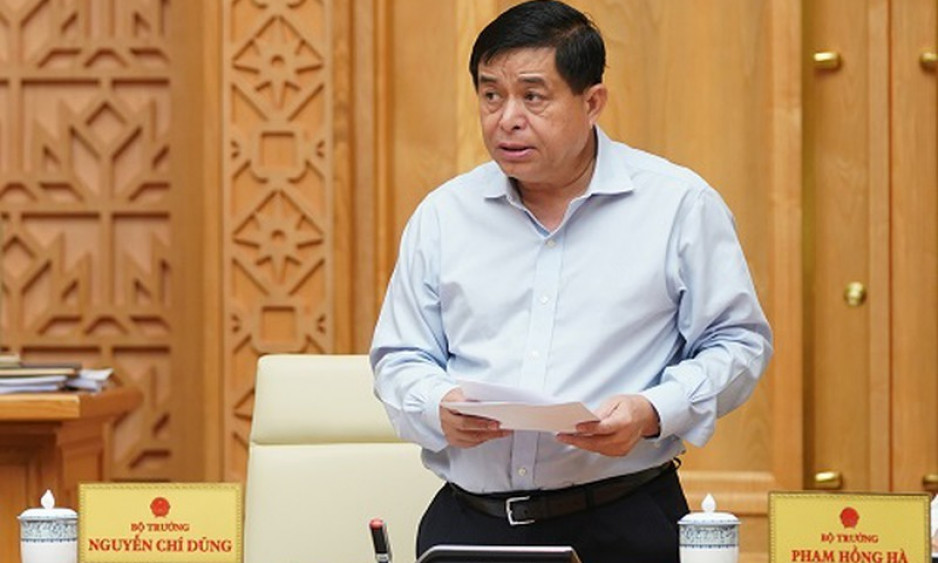 Xem xét giảm 10-30% giá điện, xăng