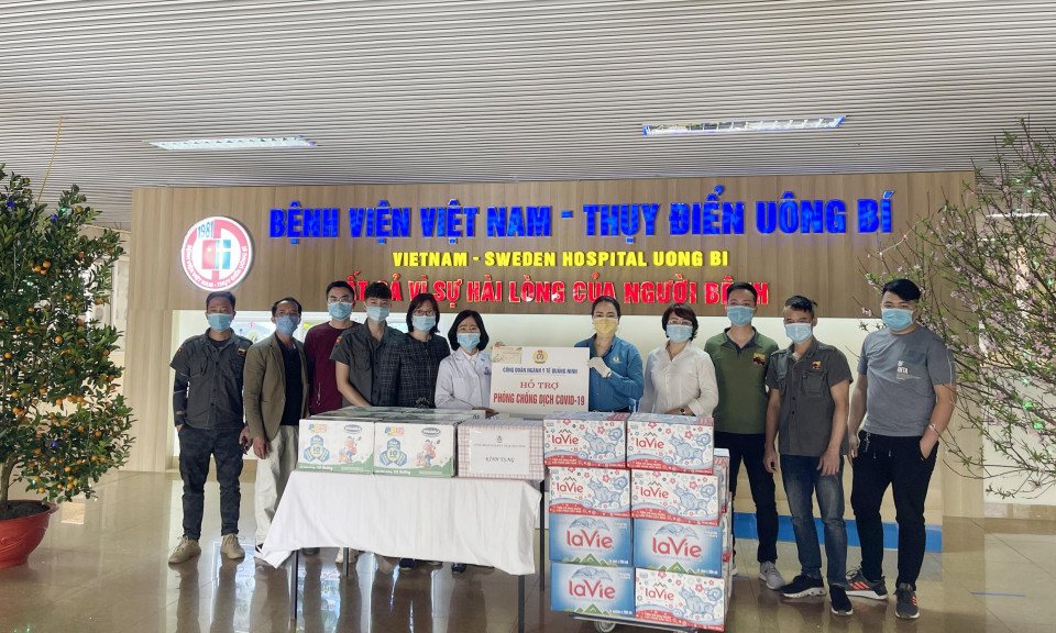 Đồng hành cùng các “chiến sĩ áo trắng”