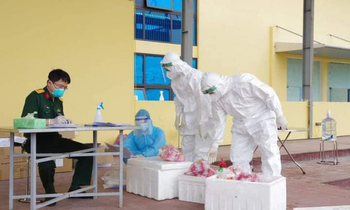 Thêm nhiều học sinh mắc COVID-19, quân y hỗ trợ Hà Nam xét nghiệm sàng lọc diện rộng