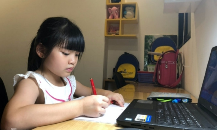 Học sinh Hà Nội tiếp tục học trực tuyến