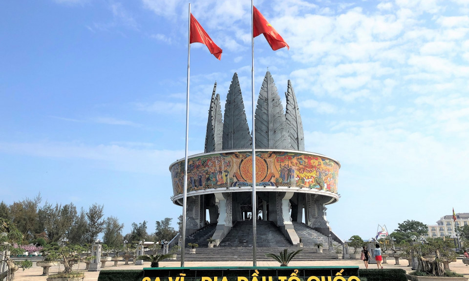 Mong Cai tourism guidebook put to press