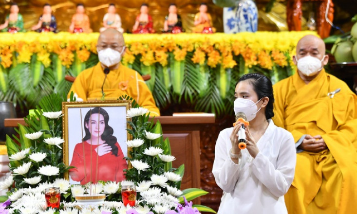 Người thân, đồng nghiệp dự lễ tưởng nhớ Phi Nhung