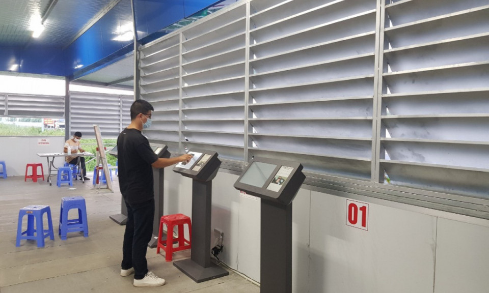 Quang Ninh pilots automatic controlling system at Bach Dang Bridge Covid-19 checkpoint