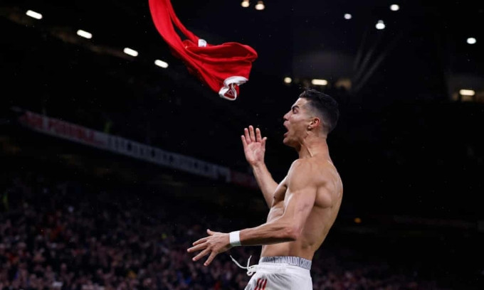 Ronaldo giúp Man Utd thắng phút 95