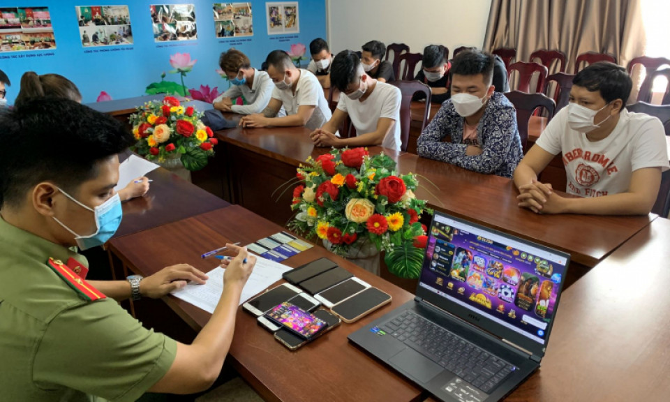 Xử lý 15 đối tượng đánh bạc 900 triệu đồng qua game online