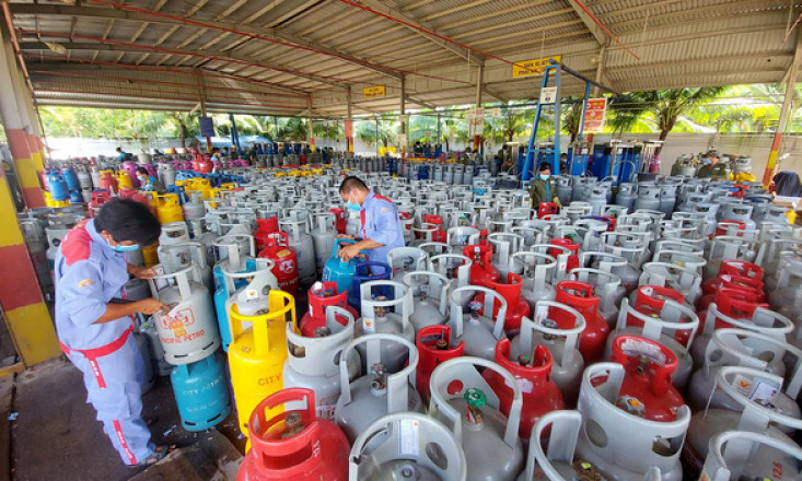 Gas tăng mạnh 42.000 đồng, mỗi bình gas giá 'kỷ lục': hơn 460.000 đồng