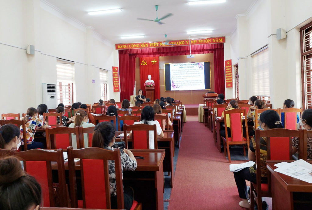 Hội nghị định hướng văn hóa sử dụng mạng xã hội cho cán bộ, hội viên phụ nữ trên địa bàn do Hội LHPN TX Quảng Yên tổ chức tháng 8/2021. 