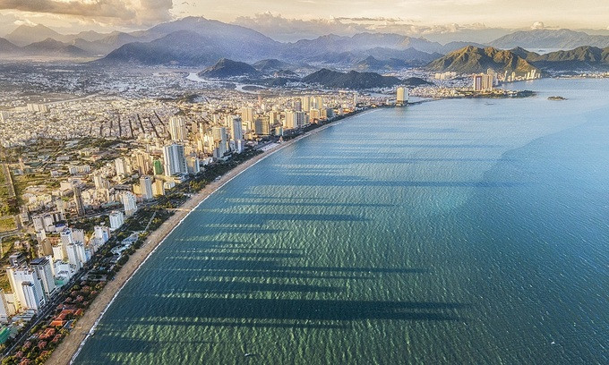 A beach along Tran Phu Street in downtown Nha Trang, Khanh Hoa Province.