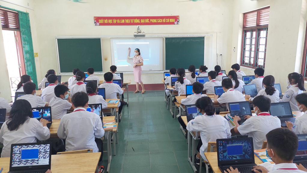 Tiết học công nghệ thông tin tại Trường THCS Ninh Dương.