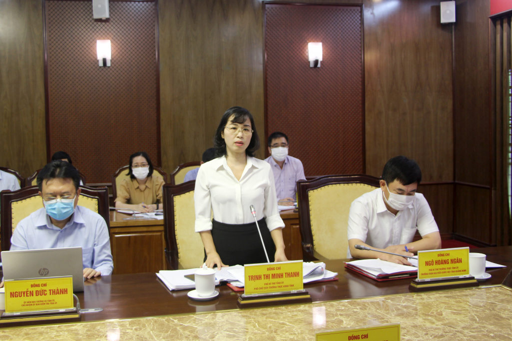 Đồng chí Trịnh Thị Minh Thanh, Phó Bí thư Tỉnh ủy, Phó Chủ tịch Thường trực HĐND tỉnh, phát biểu tại cuộc họp.