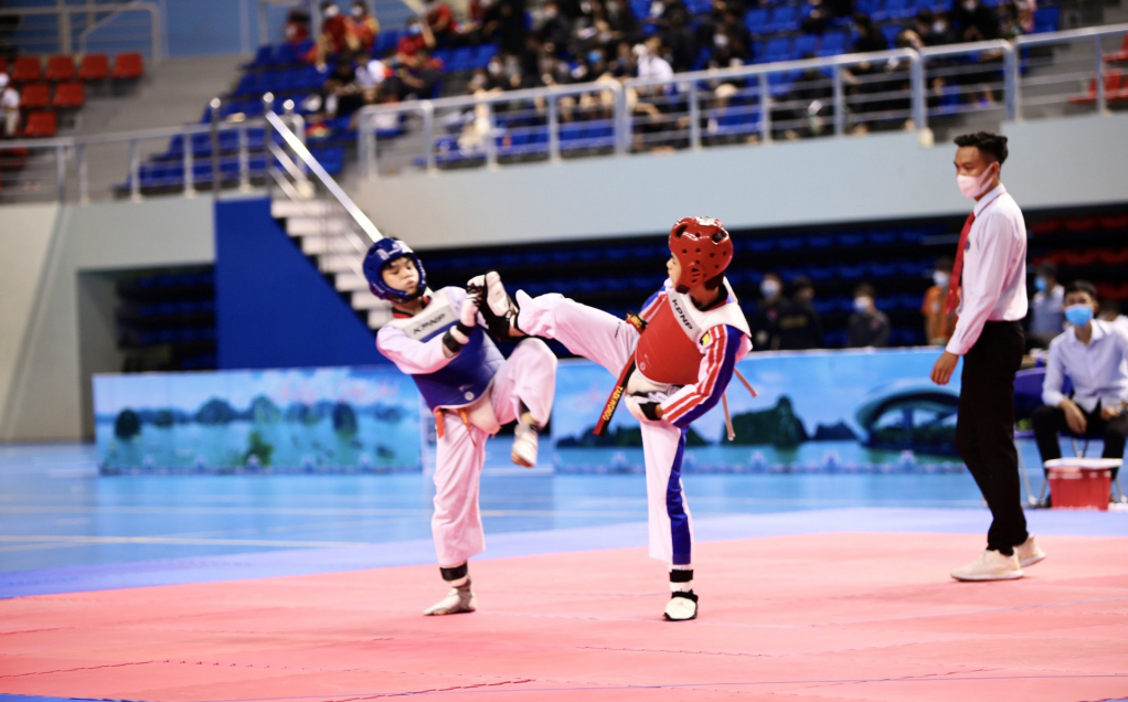 Ngay sau lễ khai mạc đã diễn ra các trận đấu đối kháng ở các hạng cân của nam ở cả 2 môn Pencak Silat và Taekwondo. 