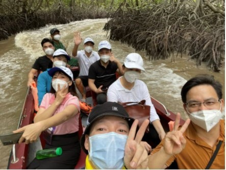 A group of tourists in Cần Giờ on the morning of October 1. Photo courtesy of nld.com.vn