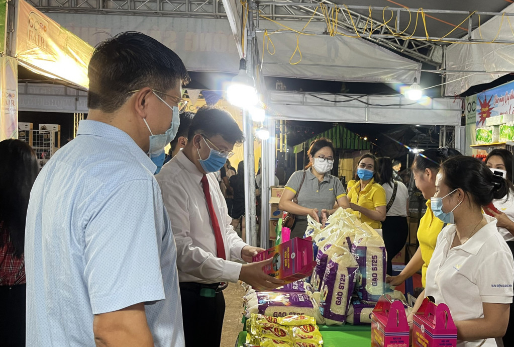 The event attracted the participation of various agro-fishery businesses displaying and selling goods at 30 booths.