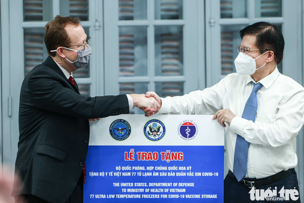 Mỹ bàn giao tủ lạnh âm sâu lưu trữ vắc xin Pfizer cho Việt Nam - Ảnh 1.