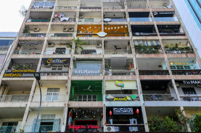 Coffee shops at an apartment building on Nguyen Hue Boulevard in HCMC. Photo by VnExpress/Quynh Tran